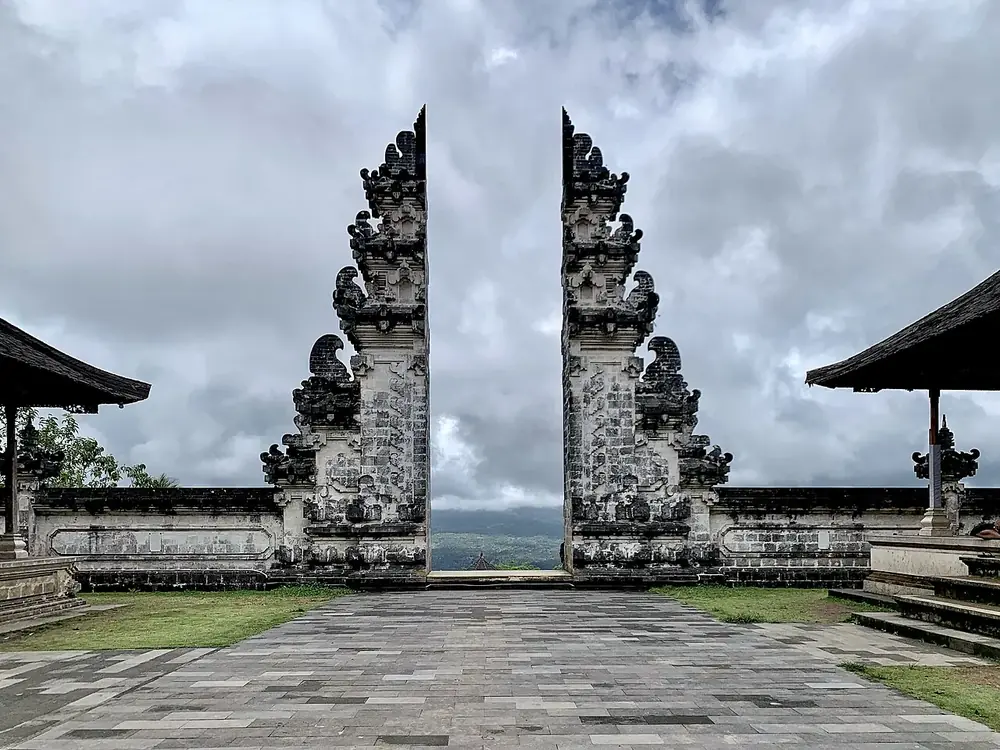 The Gates of Heaven, expect a queue for the photo — Pura Lempuyang, While you're in Amed