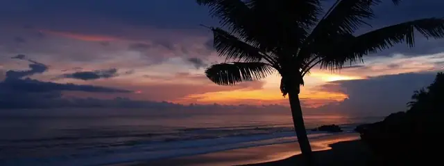 Balian beach with its wild cliffs, 5 minutes from the village by scooter