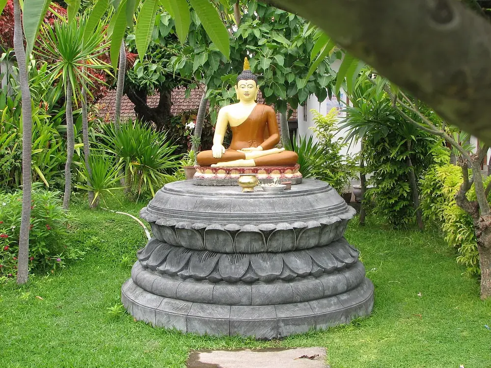 Bali's own little Borobudur — Brahma Vihara Arama, While you're in Banjar