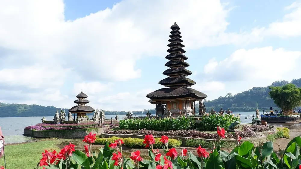 Cool and misty — bring a jacket — Ulun Danu Beratan, While you're in Canggu