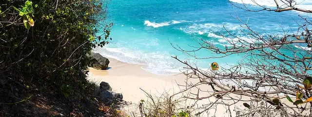 Green Bowl Beach after 300 steps, 5 minutes from the parking