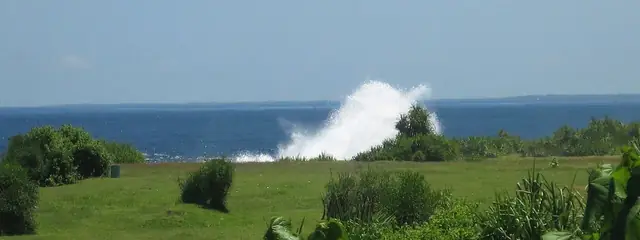 Waves crashing at Devil's Tears, 15 minutes by scooter