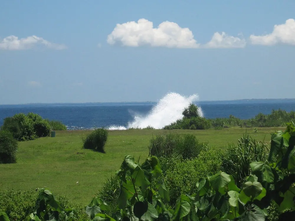 Lembongan's most dramatic blowhole — Devil's Tears, While you're in Jungut Batu Lembongan