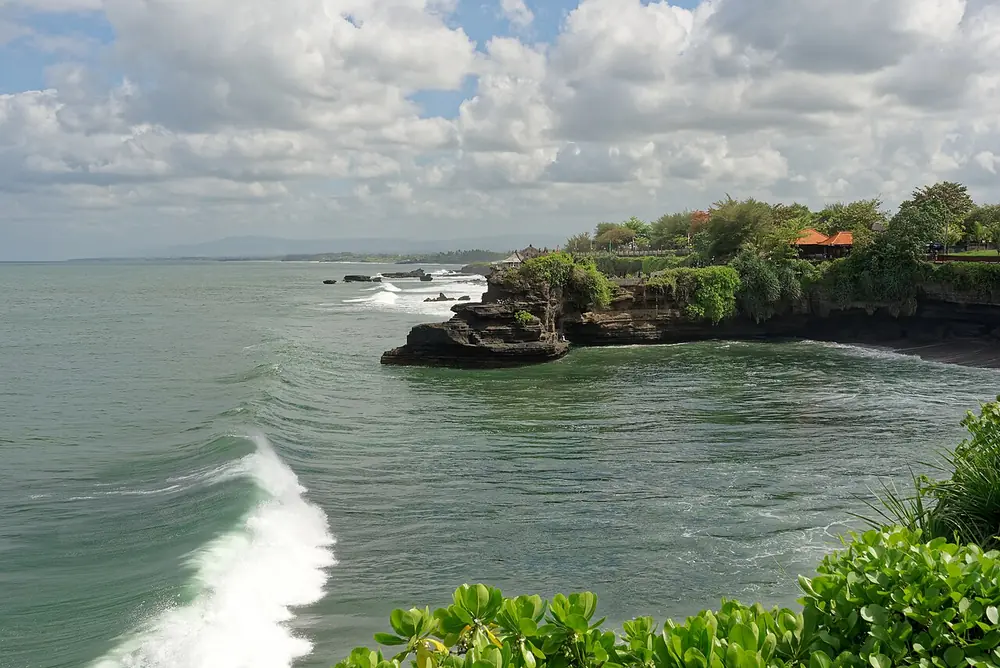 Morning coffee without the queue — Batu Bolong, While you're in Nelayan