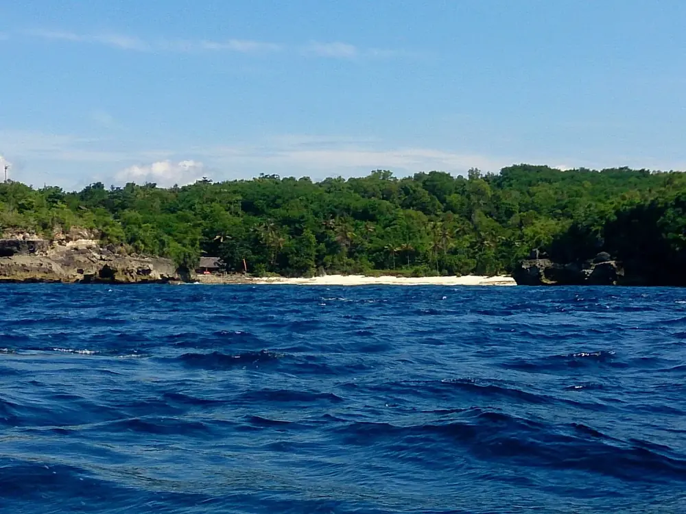 A dirt track with the reward at the end — Secret Beach, While you're in Nusa Ceningan