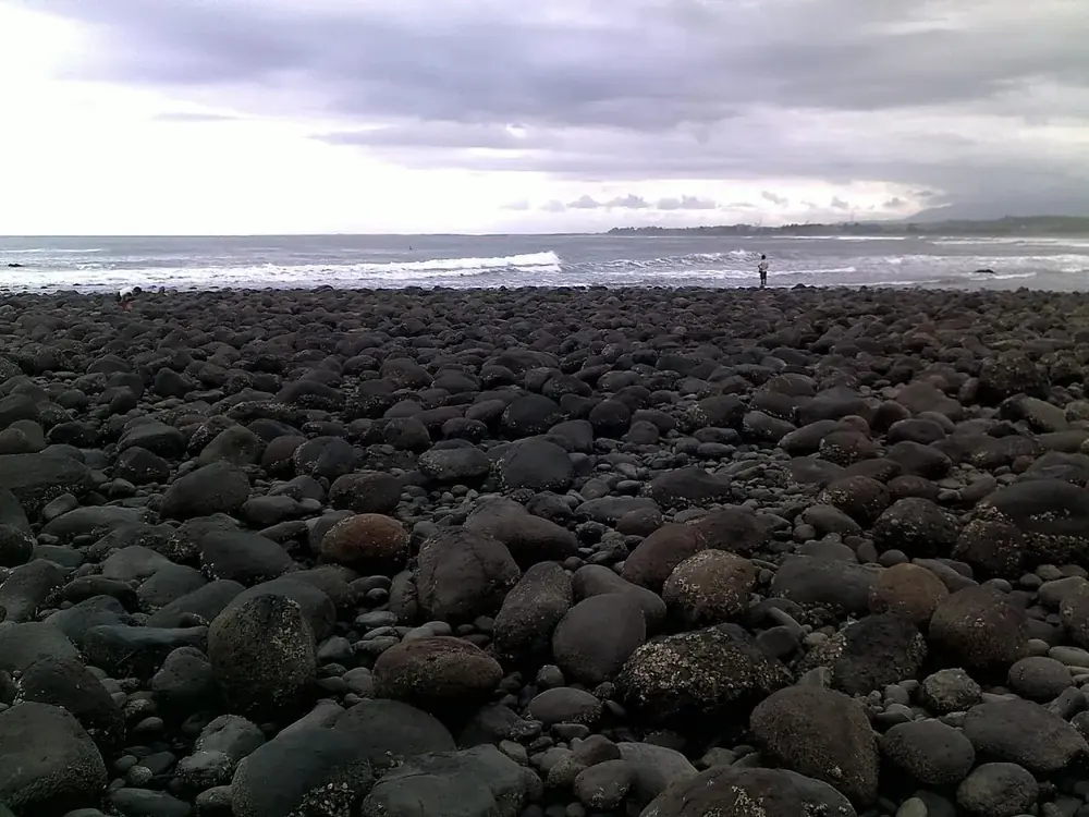 Longboard heaven, the wave runs forever — Surf à Medewi, While you're in Pulukan