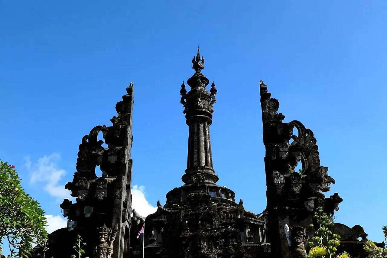 Bajra Sandhi monument in Renon, 5 minutes from the centre by scooter