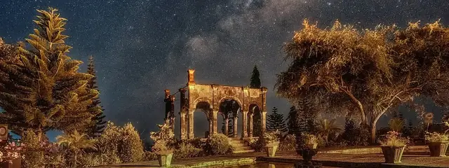 The pools and pavilions of Taman Ujung, 5 minutes by scooter
