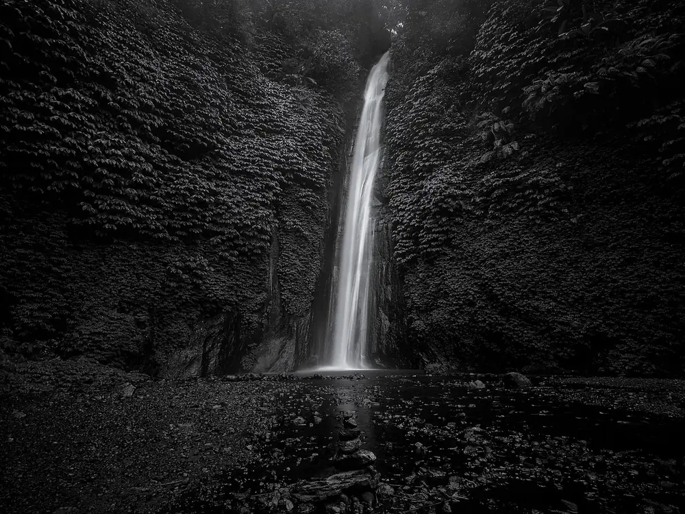 Take the climbing road just past the market — Cascades de Munduk, While you're in Seririt