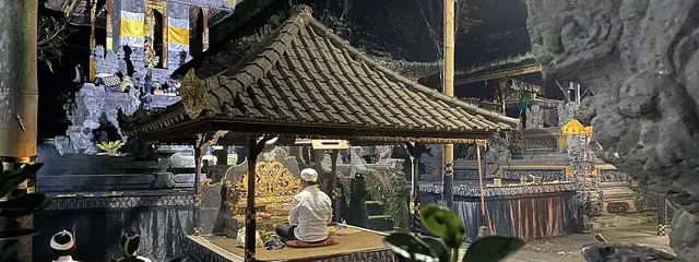 Pura Hulundanu Batur on the shore of Lake Batur, 5 minutes by scooter