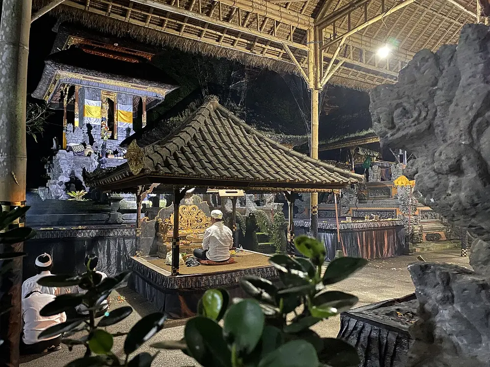 A holy temple on the lakeshore — Pura Hulundanu Batur, While you're in Songan