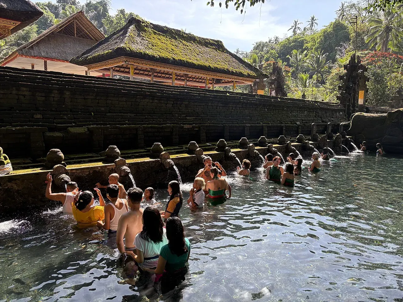 Tirta Empul temple in the mist, 5 minutes from Tampaksiring by scooter
