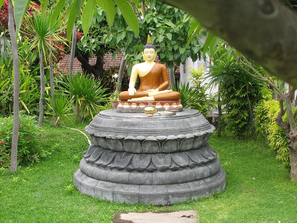 A mini Borobudur in North Bali — Brahma Vihara Arama, While you're in Temukus