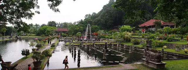 Tirta Gangga water palace with its pools and statues, 5 minutes from Ababi by scooter